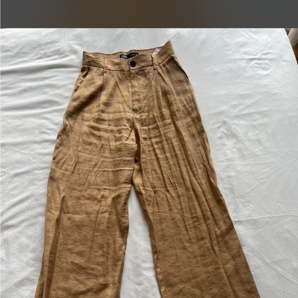 Zara Men’s Wide-Leg Khaki Pants